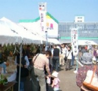 多くの来場者で賑わう産業祭