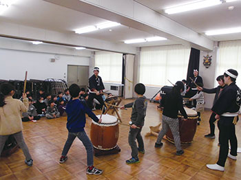 和太鼓に親しもう(大形小学校)