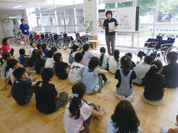 車いす体験(東山の下小学校)