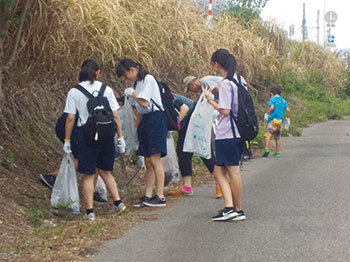 バイパス脇一斉清掃(大形中学校)