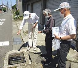 ヒトスジシマカ駆除の様子