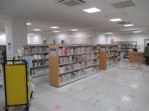 東区プラザ図書室