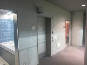 体育館棟2階トイレ出入口