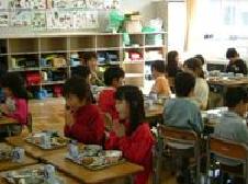 現在の学校給食