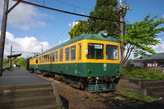 月潟駅に保存されているかぼちゃ電車車両