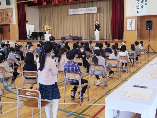 小学校での講演