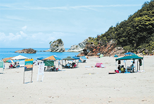 田ノ浦海水浴場の様子の写真