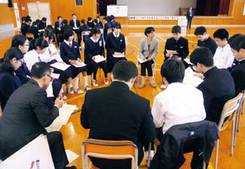 写真　東新潟中学校での様子