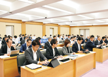 写真　決算特別委員会の様子