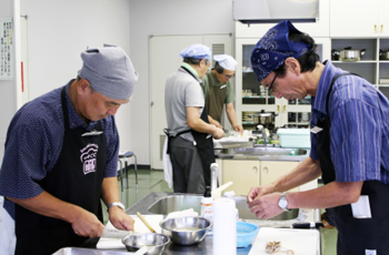 男性料理教室の様子