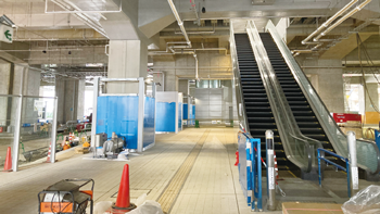 南口広場から見たバスターミナル歩道（3月3日撮影）