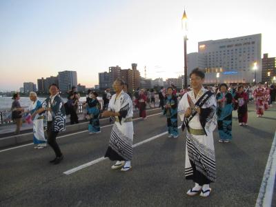 新潟まつり　民謡流しの様子